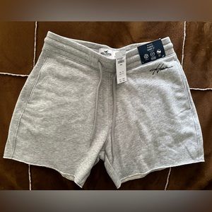 Hollister - Women’s Fleece Short 5” Grey